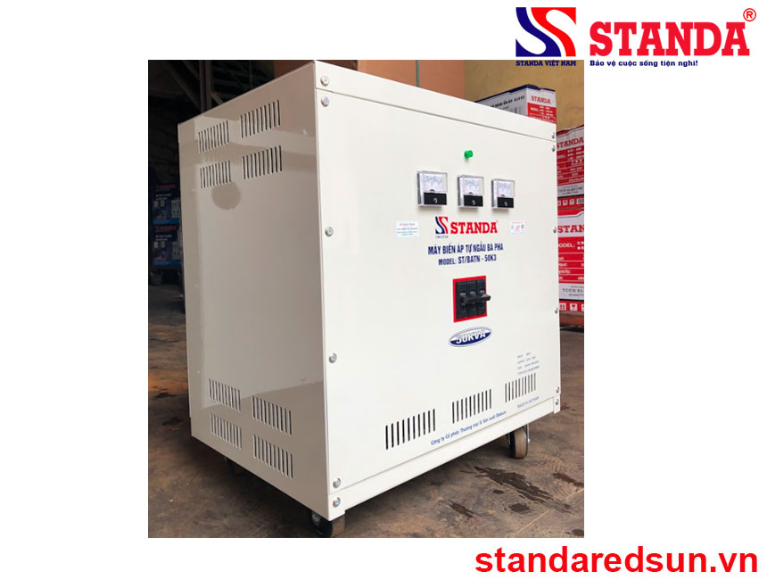 Ảnh máy biến áp tự ngẫu Standa 50KVA dải 380V -220V -200V mặt nghiêng 