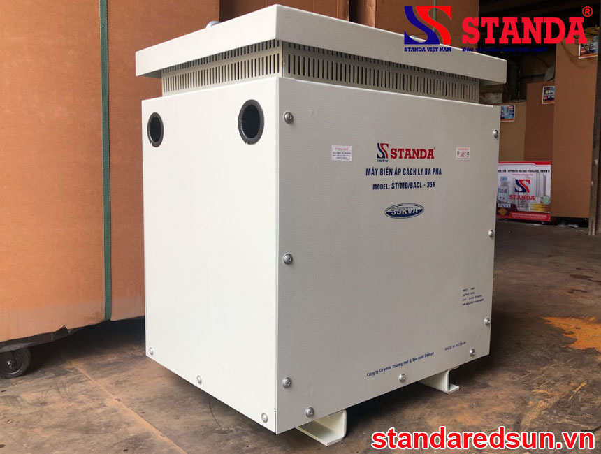 Biến áp cách ly Standa 35KVA dải 440V -220V dây đồng 100% mặt nghiêng của máy 