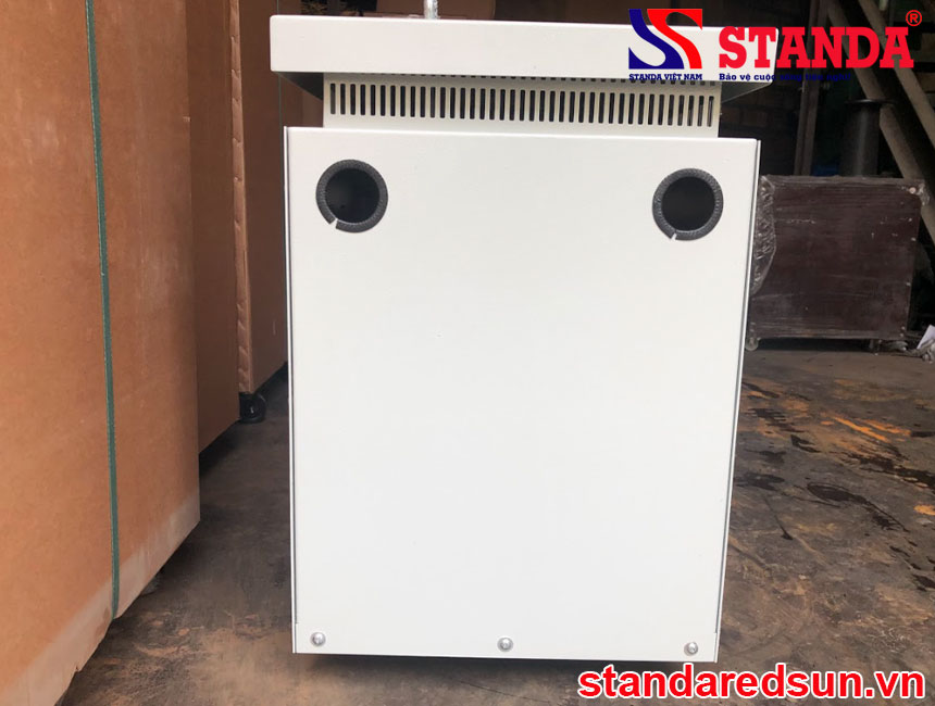 Mẫu biến áp cách ly Standa 35KVA dải 380V - 220V - 200V mặt sau của máy 